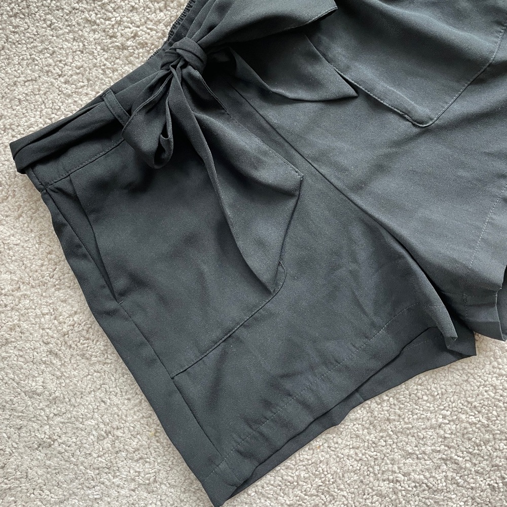 A New Day High Rise 3" Black Flowy Relaxed Bow Shorts with Belt Size Small - Picture 4 of 10
